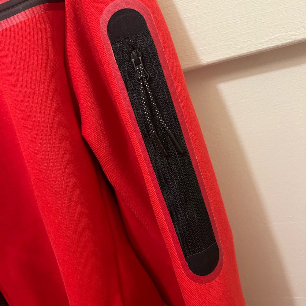 NikeTech Red - Picture 5 of 10